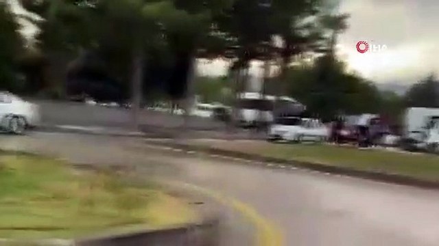 Kavşakta tekme tokat kavga ettiler