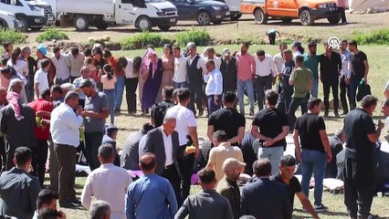 Van'da besiciler yayla yolunun açılışını halay çekerek kutladı