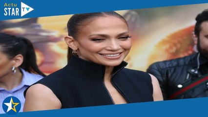 Jennifer Lopez flamboyante  elle pose en lingerie et éblouit à 54 ans