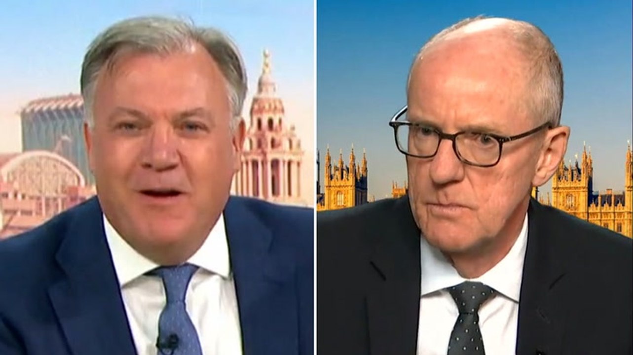 Watch Ed Balls grill schools minister on concrete crisis: ‘You do not know the answer’