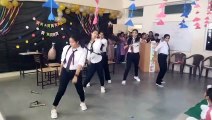 शिक्षक दिवस पर छात्राओं ने किया ऐसा डांस की सभागार तालियों से गूंज उठा ... देखें वीडियो