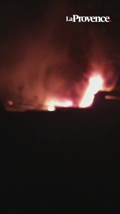 Incendie de la Cabucelle (Marseille,15e) : le feu est fixé mais pas éteint, 50 marins-pompiers toujours sur place