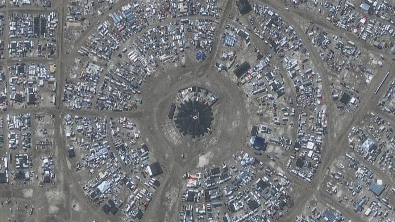 Festival Burning Man: début de "l'exode" hors du bourbier en plein désert