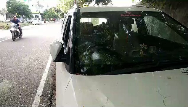 आरकेपुरम क्षेत्र के गणेशनगर में सिरफिरों ने मचाया उत्पात, आधा दर्जन से अधिक कारों से शीशे तोड़ भागे