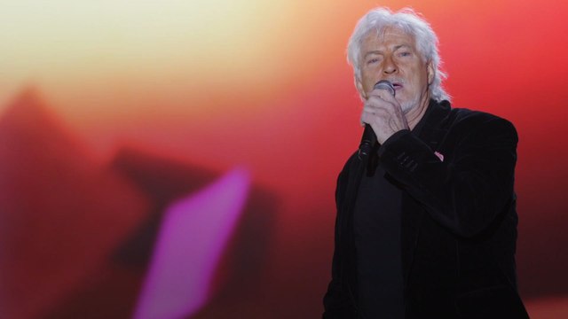 Le chanteur Hugues Aufray célèbre son mariage à l'âge de 94 ans