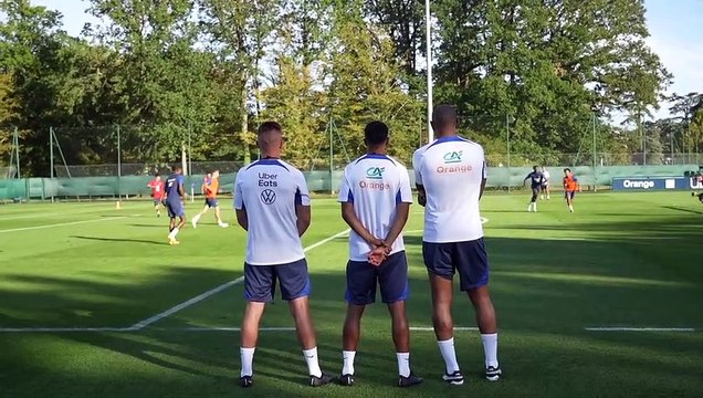 Thierry Henry se présente avec son staff aux Bleuets, la séquence amuse les fans