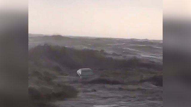 Inondations en Grèce : après les incendies, des pluies torrentielles font un mort