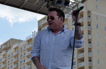 元スマッシュ・マウスのフロントマン、スティーヴ・ハーウェルが死去