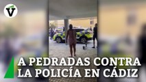 Reciben a pedradas a la Policía en un barrio de La Línea de la Concepción