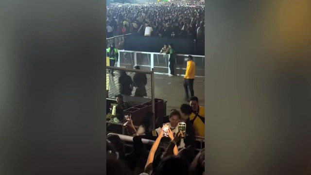 Joven le quita cerveza a vendedora mientras perrean juntos