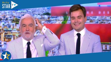 Jusqu'où irez vous   Pascal Praud très amusé par la tenue de son chroniqueur dans L'Heure des pr