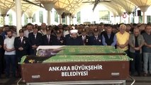 Ankara'da Eşinin Tartıştığı Kişilere Silahla Saldırmasına Engel Olmaya Çalışan Kadın Son Yolculuğuna Uğurlandı