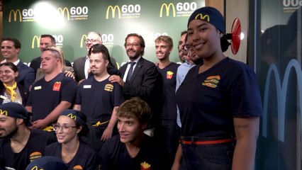 La alcaldesa de Granada inaugura el restaurante número 600 de McDonald's