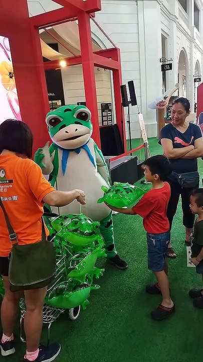 ECO GALLERIA JAYAGROCER FROG GIVEAWAY