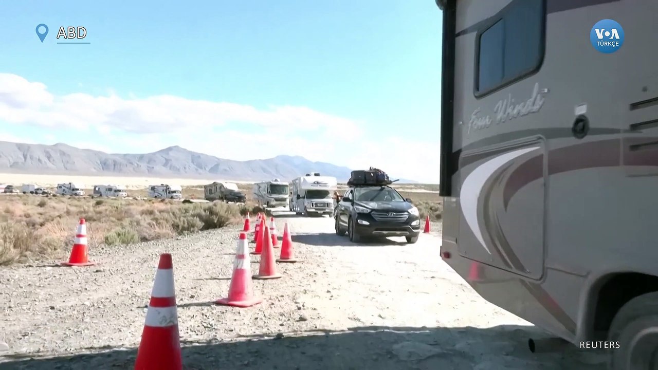 Burning Man festivalinde çamur yüzünden mahsur kalanlar alanı terk etmeye başladı