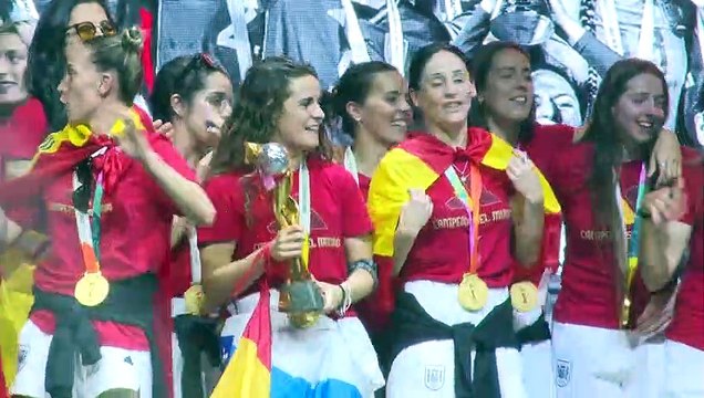 La RFEF destituye a Vilda, nombra a Tomé y pide disculpas por el comportamiento de Rubiales