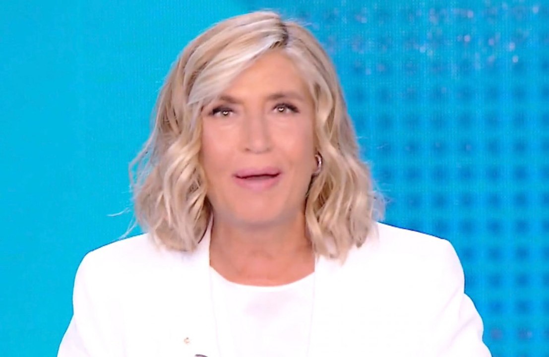 Occhi lucidi e cuore a mille: Myrta Merlino conduce la prima puntata di Pomeriggio5 e si emoziona, ecco perché