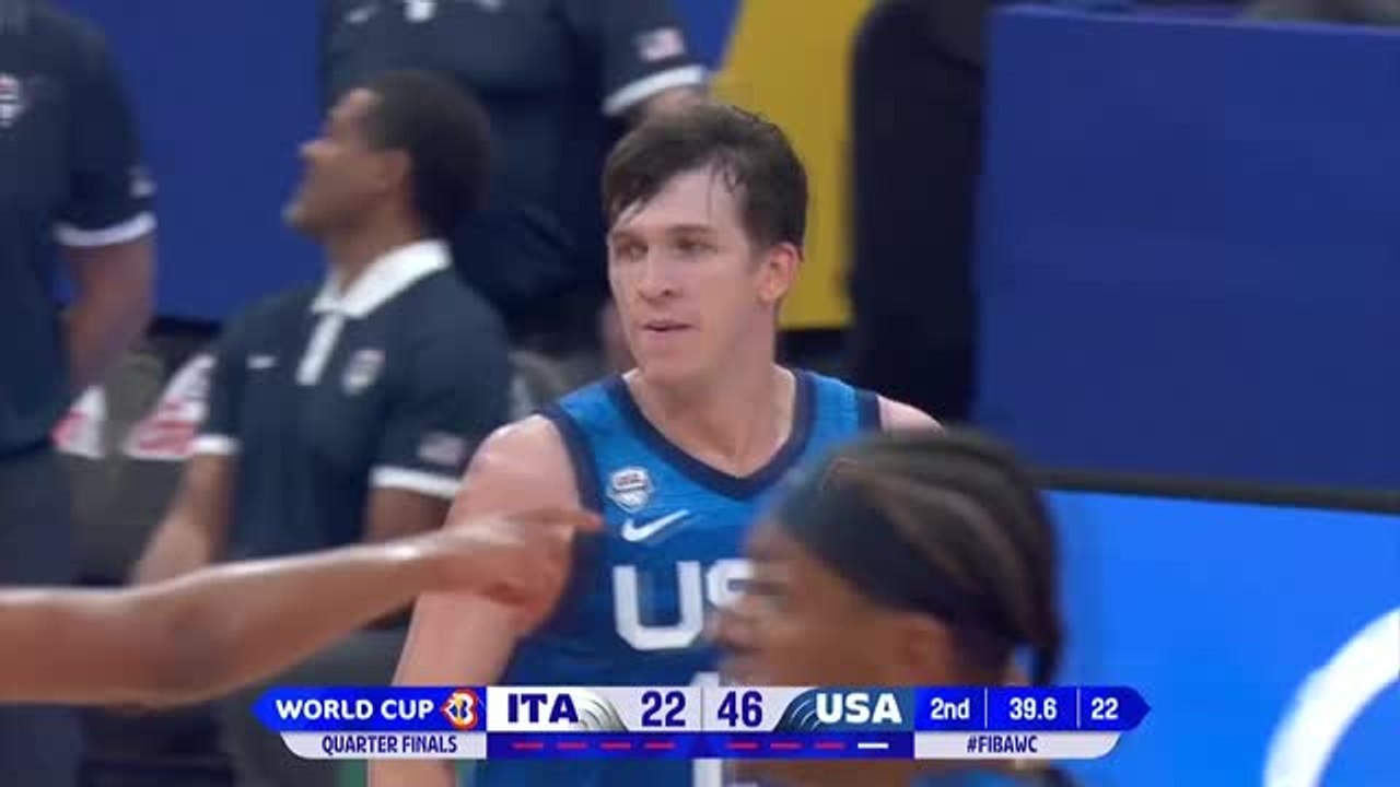 Reaves lands putback jam out of nowhere