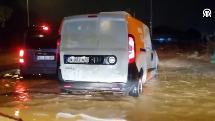 Sel İstanbul'u vurdu... Sokaklar göle döndü, işte o görüntüler