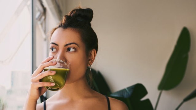 6 Best Anti-Inflammatory Drinks You Should Be Buying, According to a Dietitian