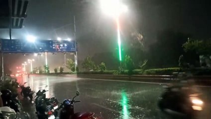 मौसम बदला, तेज हवा के साथ हुई हल्की बरसात