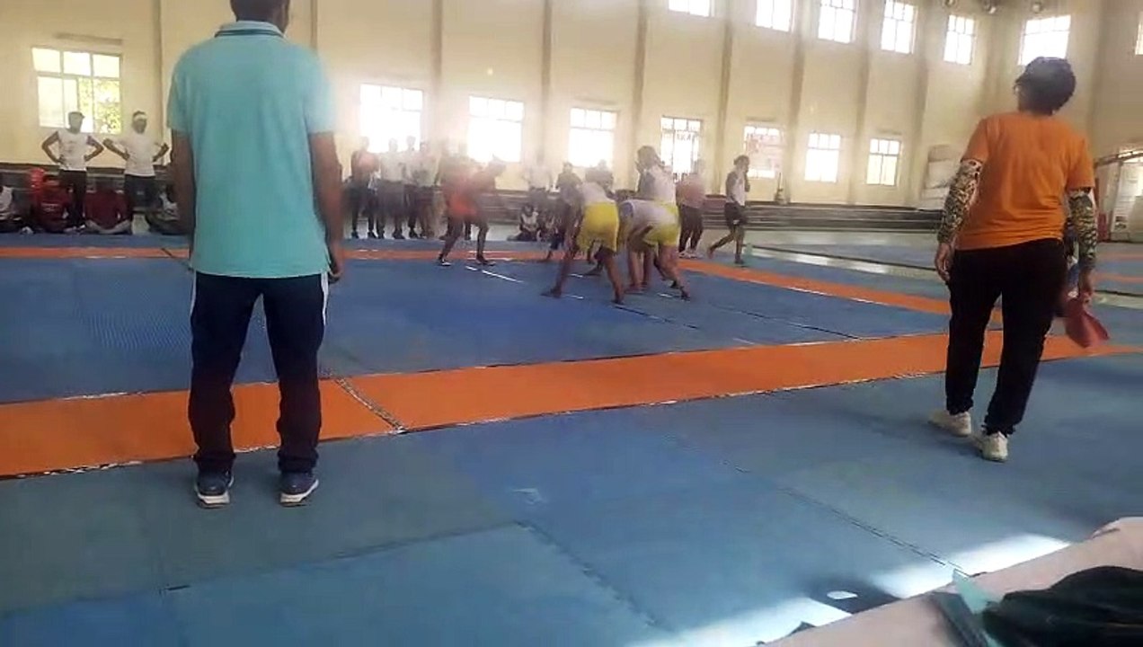 बेटियों ने जीता जिला स्तरीय शील्ड व कांस्य पदक,,,देखें वीडियो