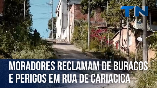 Moradores reclamam de buracos e perigos em rua de Cariacica