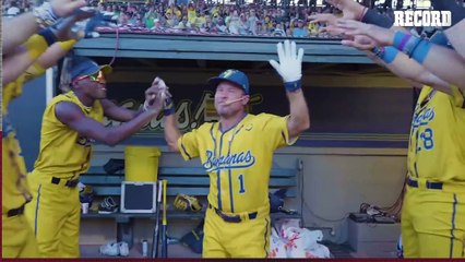 ¡NOSTALGIA! Backstreet Boys aparecen en un juego de béisbol