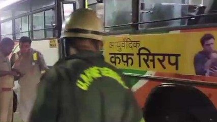 लखनऊः रोडवेज की बस में लगी आग,मौके पर पहुंची फायर विभाग की टीम