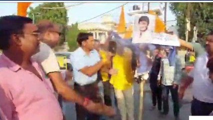 अलीगढ़: करणी सेना ने उदयनिधि स्टालिन का जलाया पुतला, उठाई ये मांग