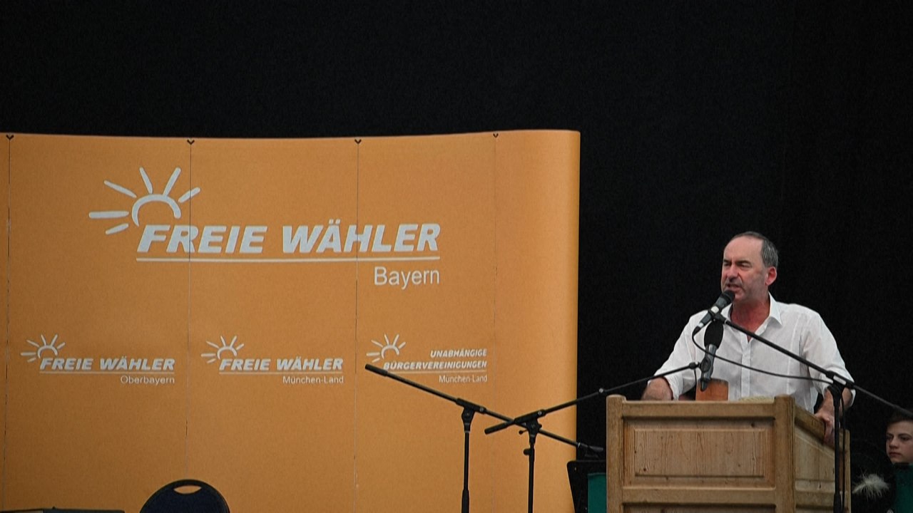 Freie Wähler legen in erster Umfrage nach Flugblattaffäre zu