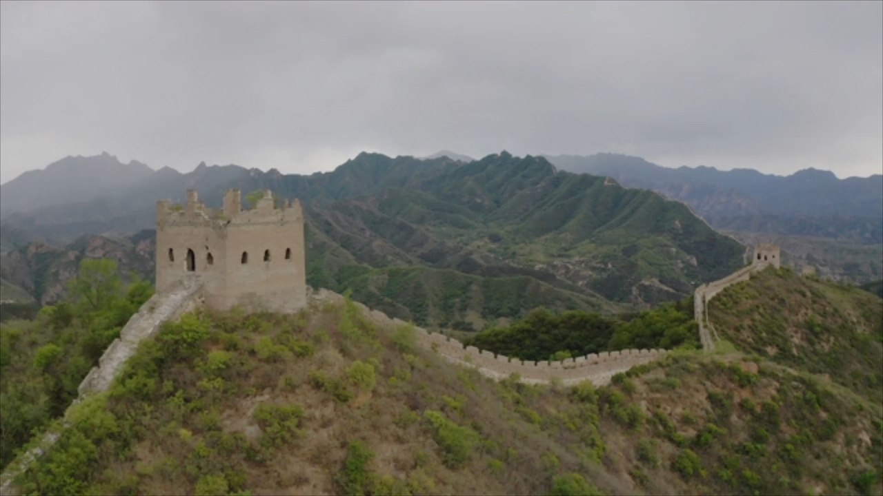 Chinesische Mauer: Paar gräbt riskante Abkürzung und verursacht Schäden