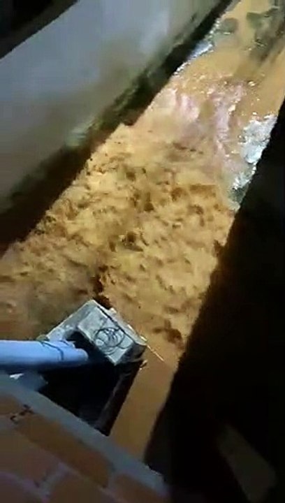 Reservatório de água da Casan rompe e causa pânico e destruição em Florianópolis