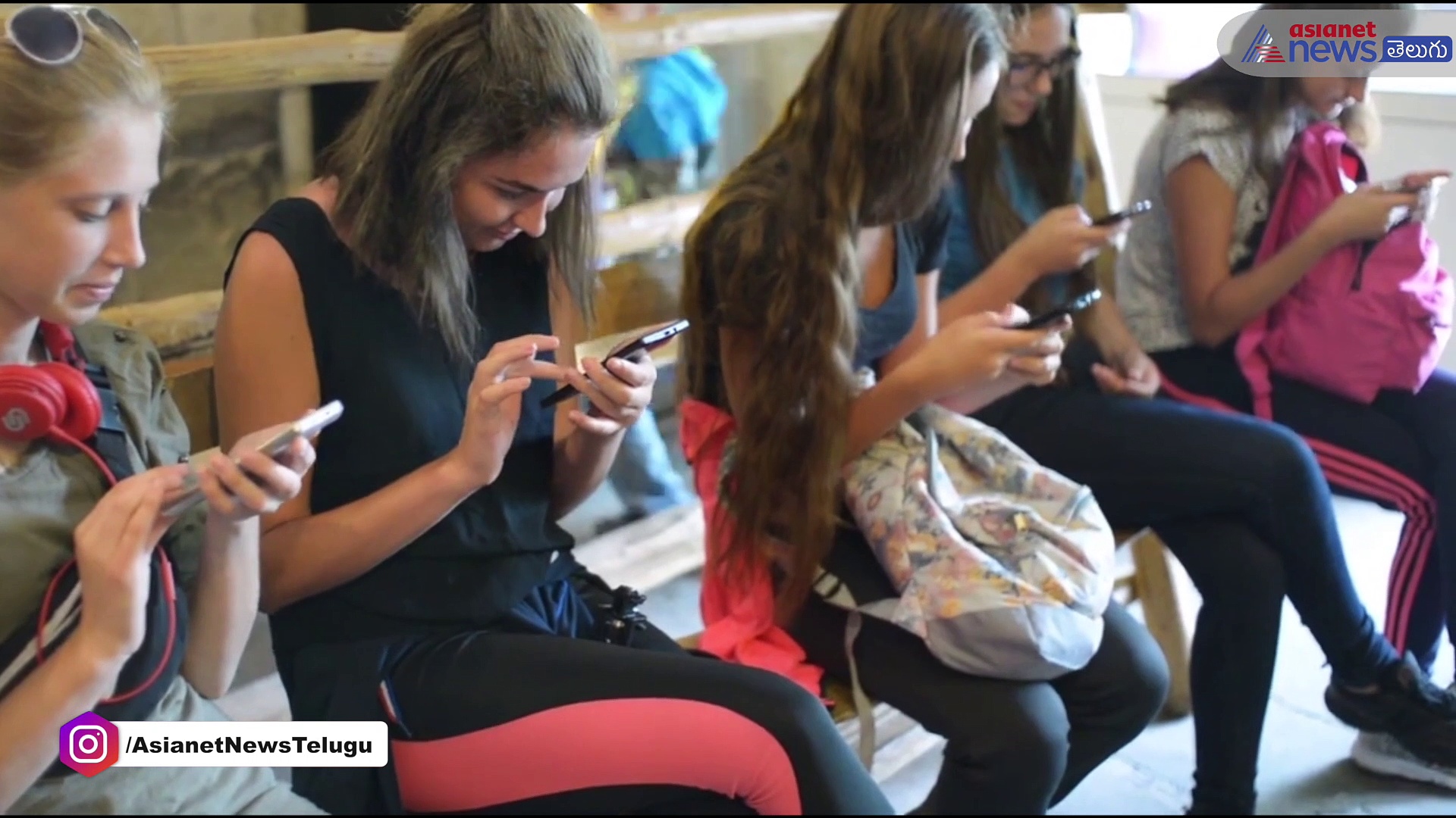 ఉదయం నిద్ర లేవగానే సెల్ ఫోన్ చూస్తున్నారా..? ఎన్ని రోగాలను కొనితెచ్చుకుంటున్నారో తెలుసా..?