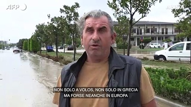 Maltempo in Grecia: due morti, strade allagate e auto bloccate dal fango