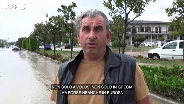 Maltempo in Grecia: due morti, strade allagate e auto bloccate dal fango