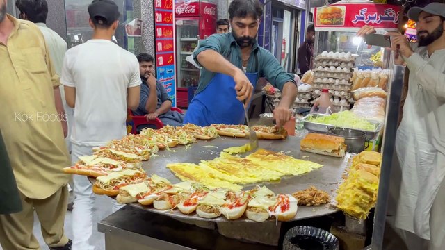 BURGER MAKING _ Super Fast Cooking Skills _ Mamoo Burger _ Egg Anda Bun Kabab Chiken,Street Food Pk
