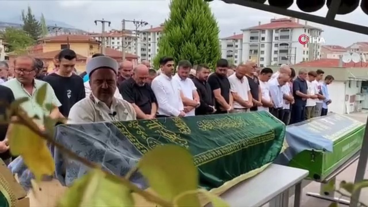 Eşinin av tüfeği ile öldürdüğü kadın ve annesi toprağa verildi