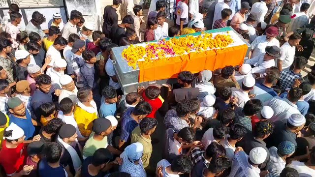 सैन्य सम्मान के साथ दी शहीद फरमान को अंतिम विदाई