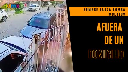 Cámaras de seguridad, captan el momento en el que un hombre lanza una bomba "molotov", afuera de un domicilio