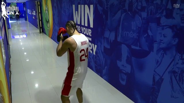 Expulsé, Dillon Brooks attend ses coéquipiers avec... des gants de boxe !