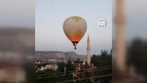 Kapadokya'da sıcak hava balonu minarenin alemine çarptı