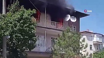 Babasından para alamayınca evi ateşe verdi