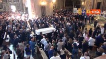 Funerali Giovanbattista Cutolo, il lungo applauso in chiesa