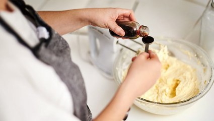 6 Vanilla Extract Substitutes to Use When You're in a Pinch