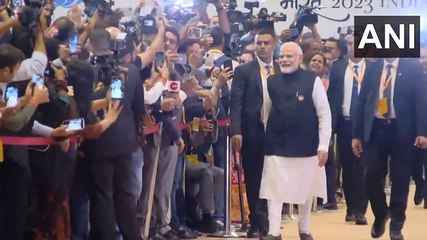 Video: G-20 के समापन के बाद पीएम मोदी पहुंचे भारत मंडपम, लोगों का किया अभिवादन