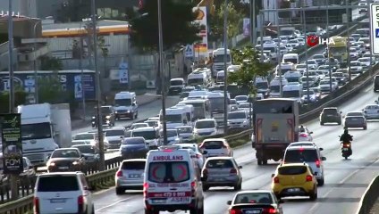 İstanbul'da okullar açıldı, trafik yoğunluğu başladı