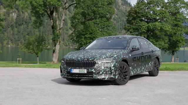Škoda Superb Limousine Covered Design Preview