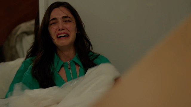 Ya Çok Seversen 10. Bölüm - Leyla Gelinliği Parçaladı!