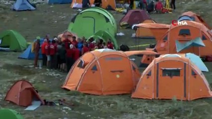 Mersin' de Mağara'da mide kanaması geçiren ABD'li dağcı 700 metredeki ilk kampa getirildi